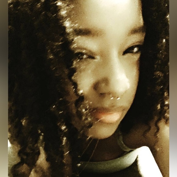 Meet your Posher, Lariah - Picture 4 of 5